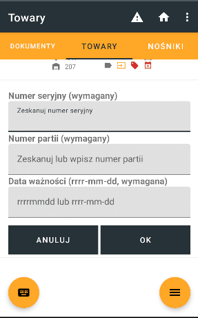 Zakładka towary w module kompletacji, formularz danych identyfikacyjnych z polami Numer seryjny (wymagany), Numer partii (wymagany) i Data ważności (wymagana) oraz przyciskami ANULUJ i OK.
